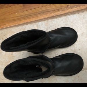 Black leather water resistant UGG boots size 8.5